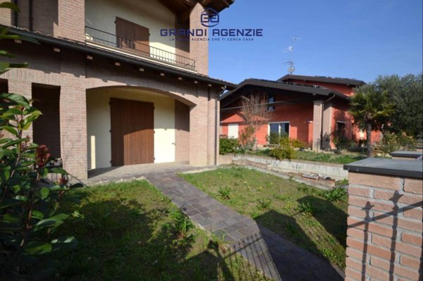 casa indipendente in vendita a Montechiarugolo