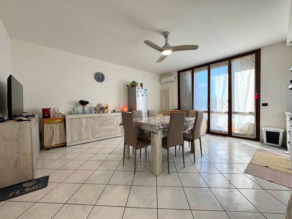 appartamento in vendita a Montechiarugolo in zona Basilicagoiano