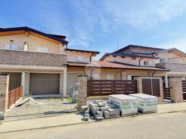 casa indipendente in vendita a Montechiarugolo in zona Monticelli Terme