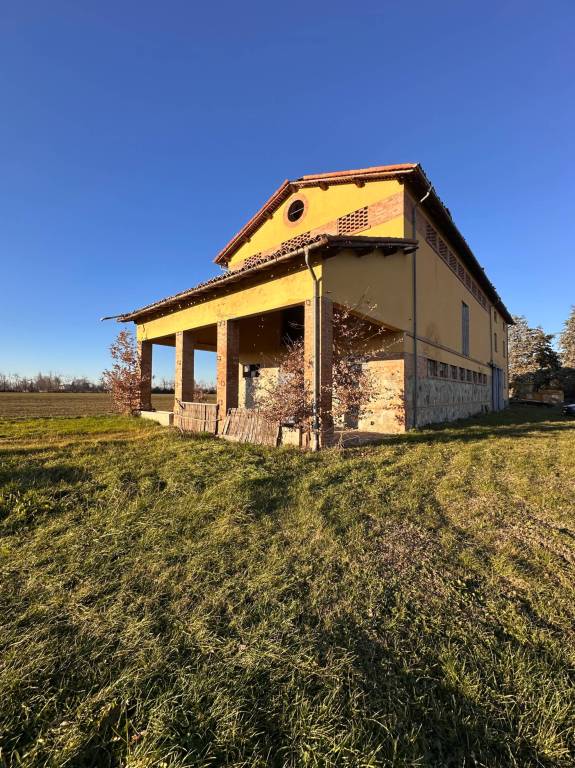casa indipendente in vendita a Montechiarugolo in zona Piazza