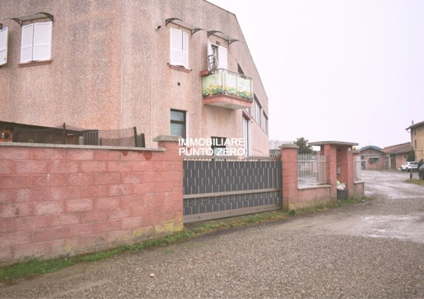 appartamento in vendita a Montechiarugolo in zona Basilicanova
