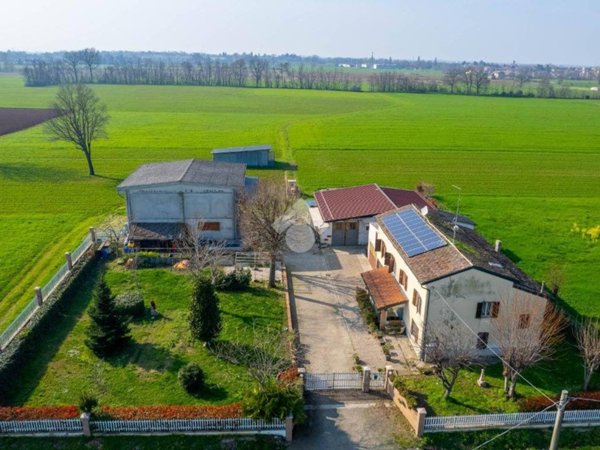 casa indipendente in vendita a Montechiarugolo in zona Monticelli Terme