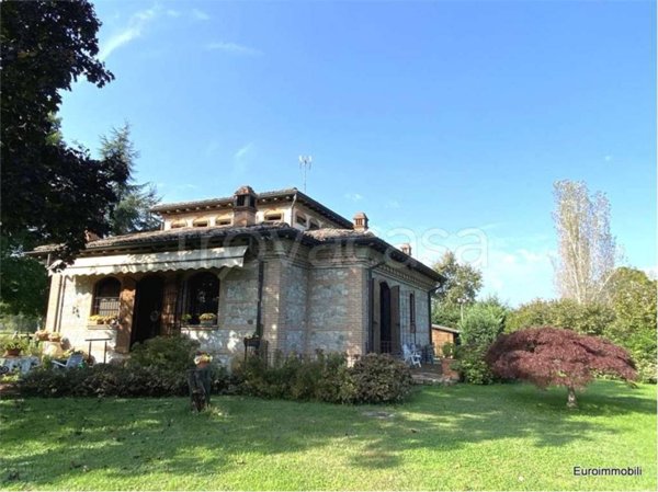 casa indipendente in vendita a Montechiarugolo