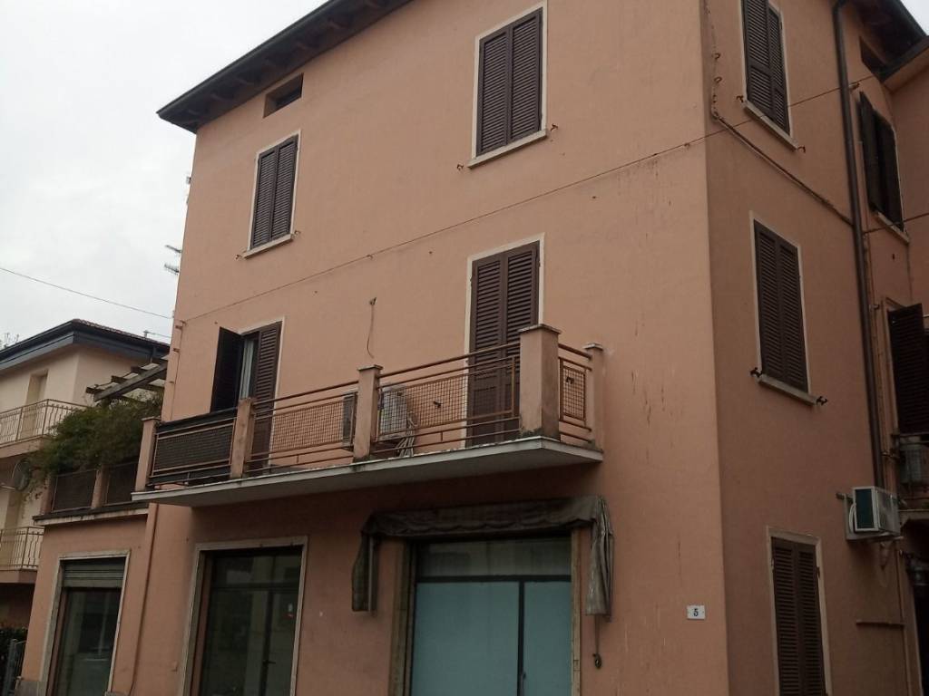 appartamento in vendita a Montechiarugolo in zona Piazza