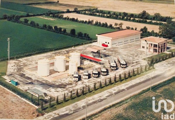 ufficio in vendita a Montechiarugolo in zona Basilicanova