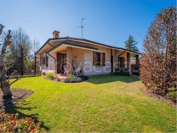 casa indipendente in vendita a Montechiarugolo