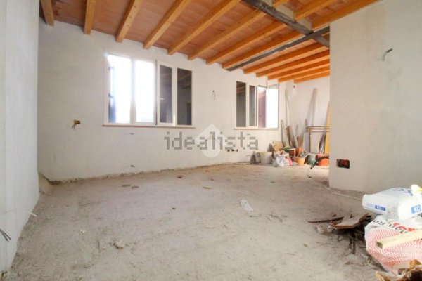 appartamento in vendita a Montechiarugolo in zona Basilicagoiano