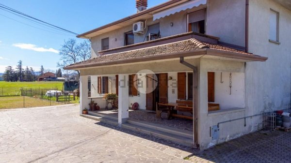 casa indipendente in vendita a Montechiarugolo in zona Basilicanova