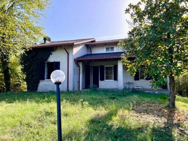 casa indipendente in vendita a Montechiarugolo in zona Piazza