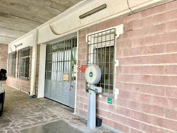 locale commerciale in vendita a Montechiarugolo in zona San Geminiano