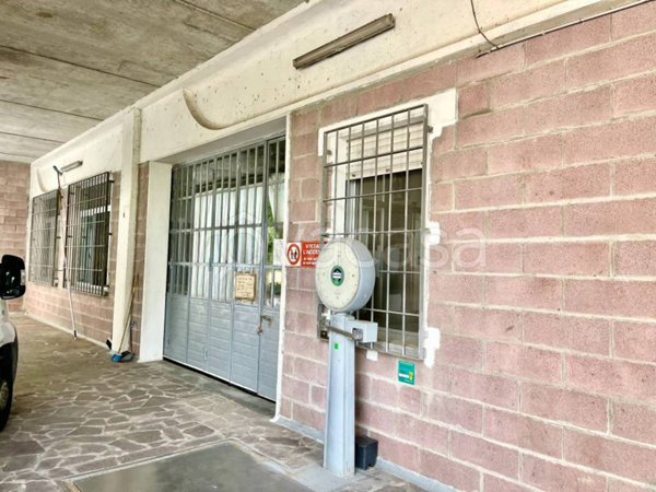 locale commerciale in vendita a Montechiarugolo