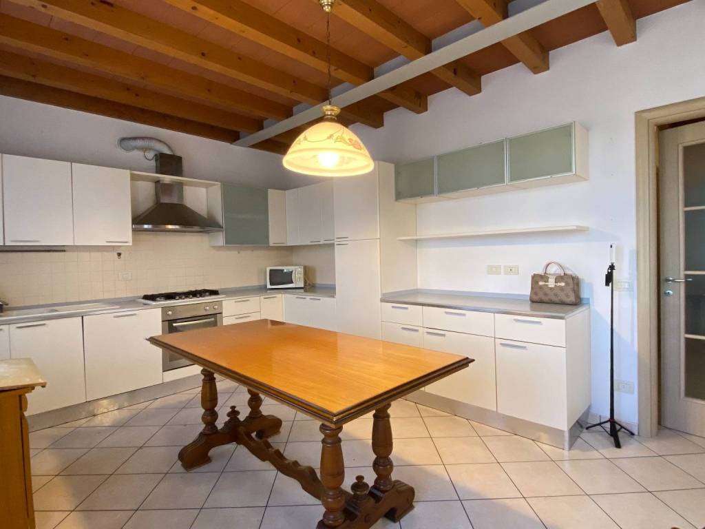casa indipendente in vendita a Montechiarugolo