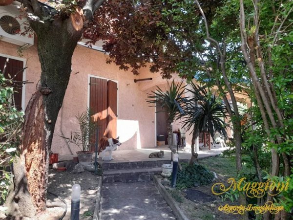 casa indipendente in vendita a Montechiarugolo in zona Basilicanova