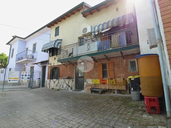 appartamento in vendita a Montechiarugolo in zona Basilicanova