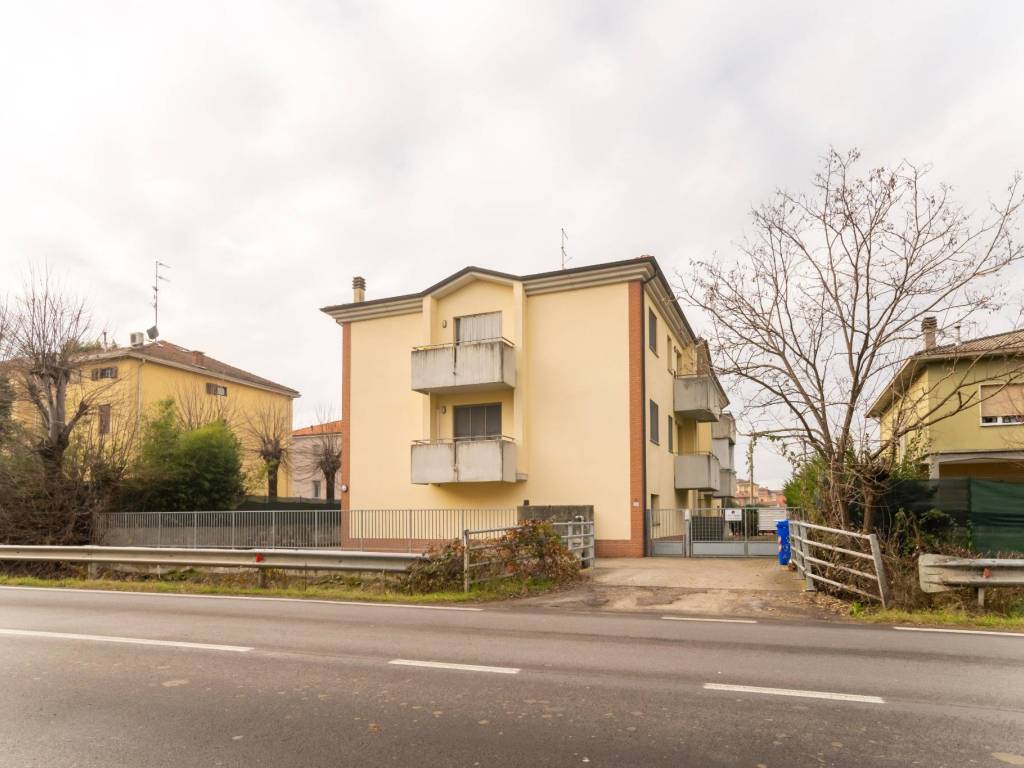 appartamento in vendita a Montechiarugolo in zona Case Nuove