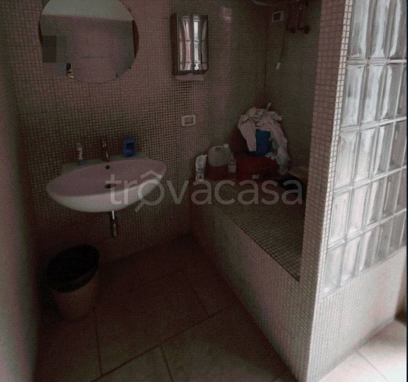 locale commerciale in vendita a Montechiarugolo in zona Monticelli Terme