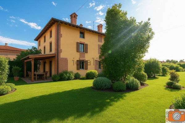 casa indipendente in vendita a Montechiarugolo in zona Basilicanova