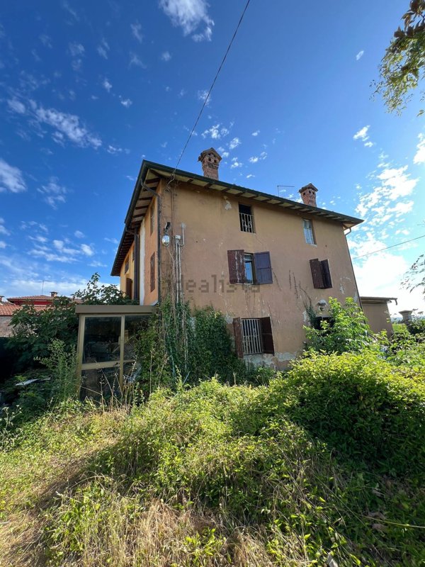 casa indipendente in vendita a Montechiarugolo in zona Basilicanova