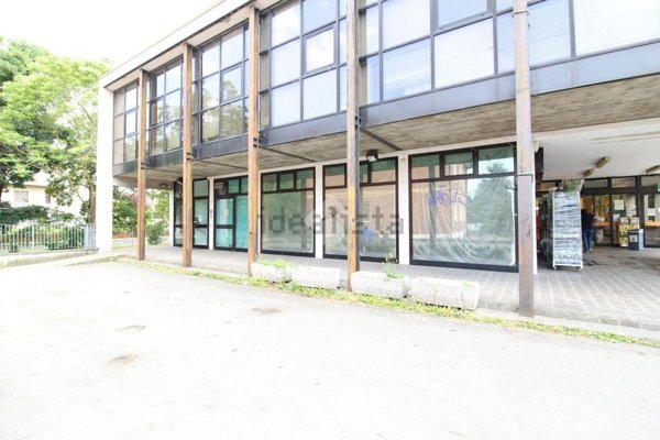 negozio in vendita a Montechiarugolo in zona Monticelli Terme