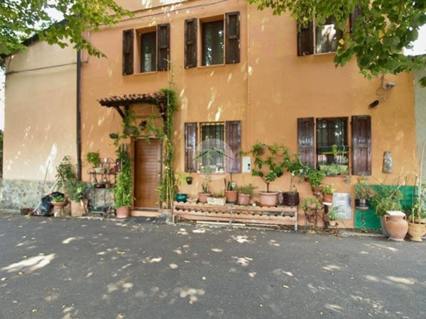 casa indipendente in vendita a Montechiarugolo in zona Tortiano