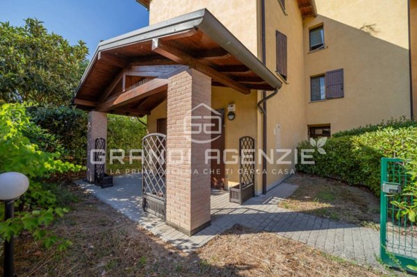 appartamento in vendita a Montechiarugolo in zona Basilicagoiano