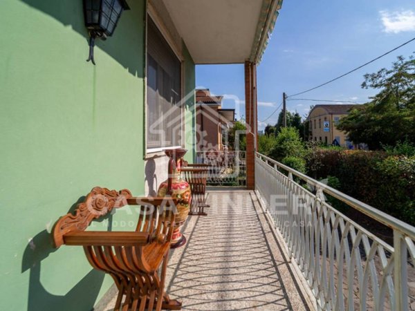 casa indipendente in vendita a Montechiarugolo in zona Basilicanova