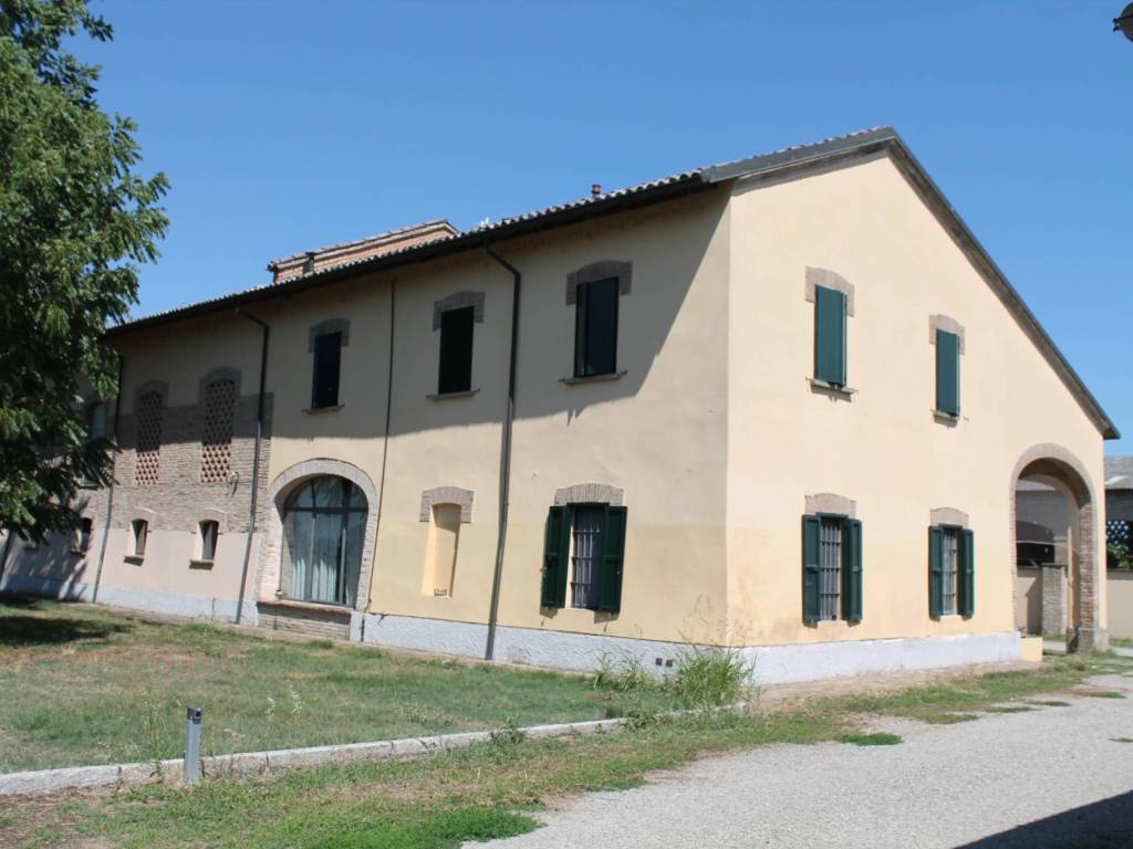 casa indipendente in vendita a Montechiarugolo in zona Piazza