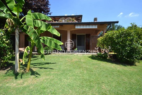 casa indipendente in vendita a Montechiarugolo in zona Basilicanova