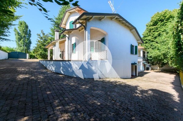 casa indipendente in vendita a Montechiarugolo in zona Castello