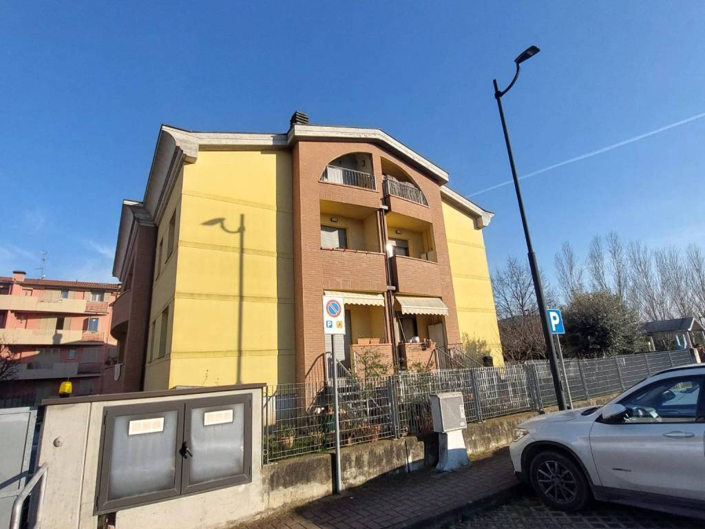 appartamento in vendita a Montechiarugolo in zona Basilicanova