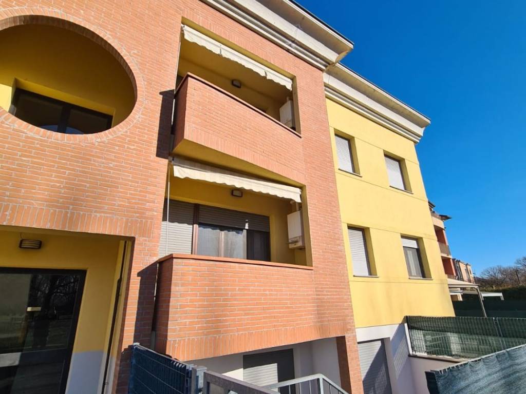 appartamento in vendita a Montechiarugolo in zona Basilicanova