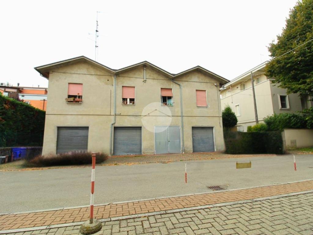 casa indipendente in vendita a Montechiarugolo in zona Basilicanova