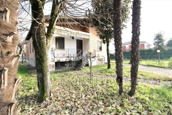 quadrivano in vendita a Montechiarugolo in zona Castello