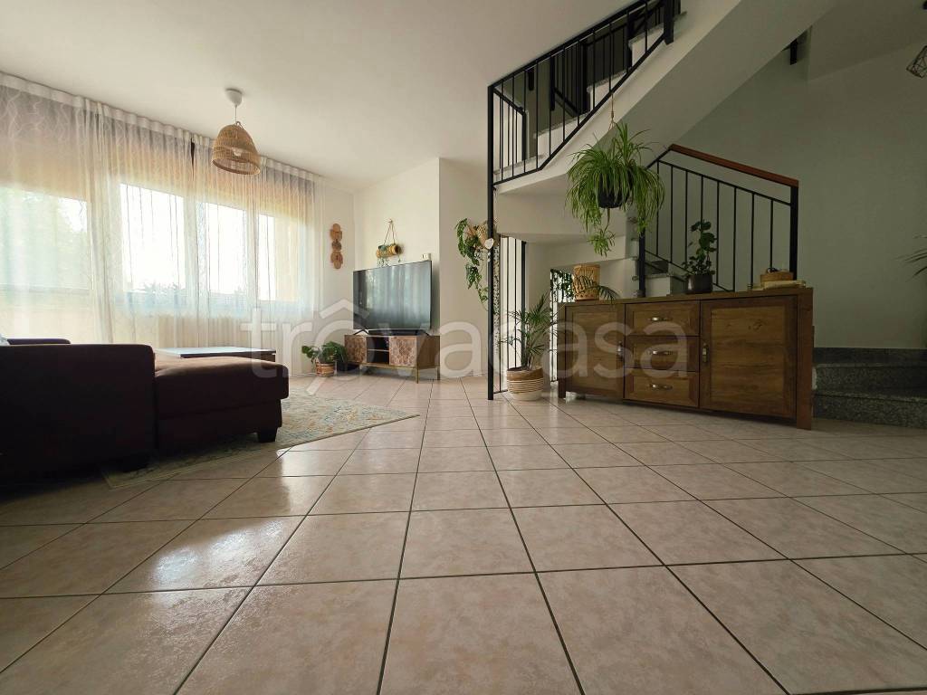 appartamento in vendita a Montechiarugolo in zona Basilicanova