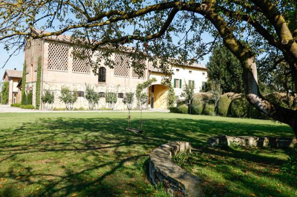 casa indipendente in vendita a Montechiarugolo in zona Basilicanova