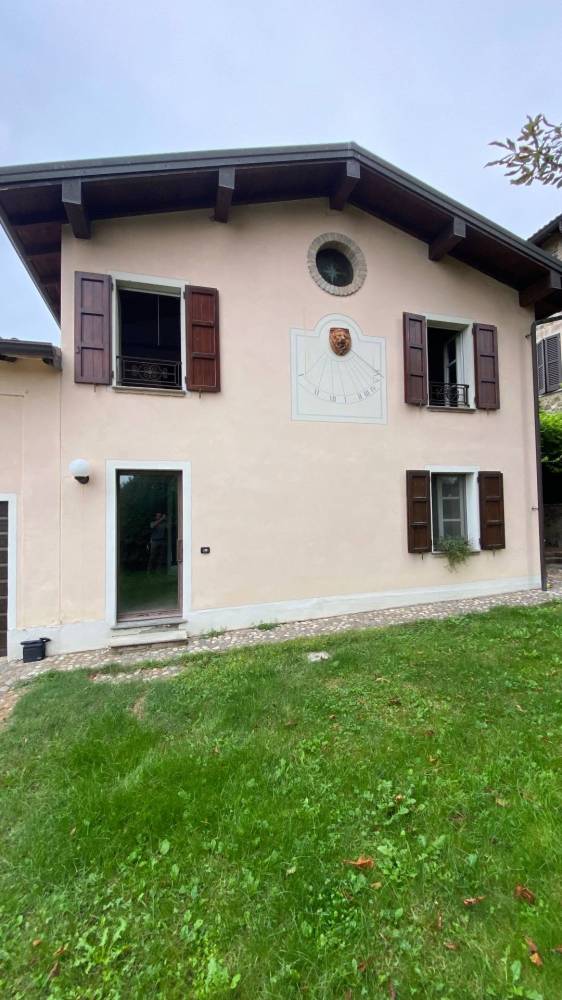 casa indipendente in vendita a Montechiarugolo in zona Monticelli Terme