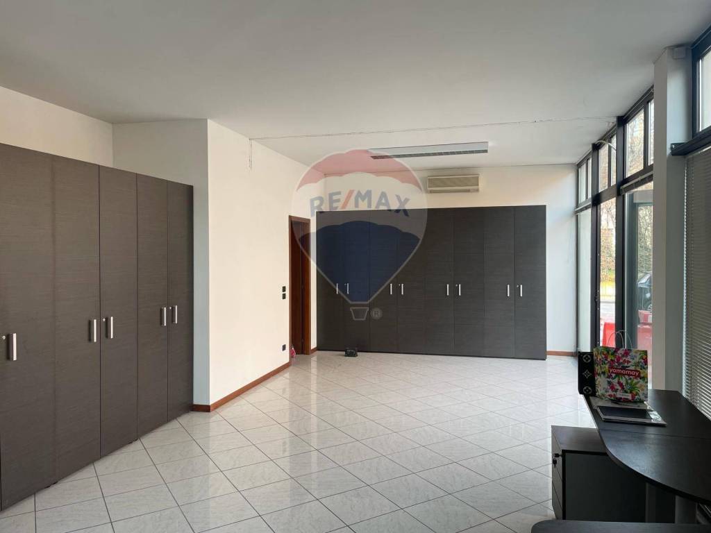 negozio in vendita a Montechiarugolo in zona Monticelli Terme