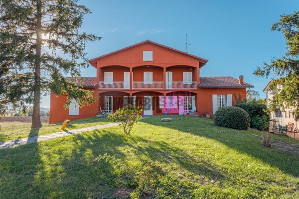 casa indipendente in vendita a Montechiarugolo in zona Piazza