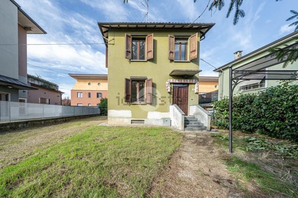 casa indipendente in vendita a Montechiarugolo in zona Monticelli Terme