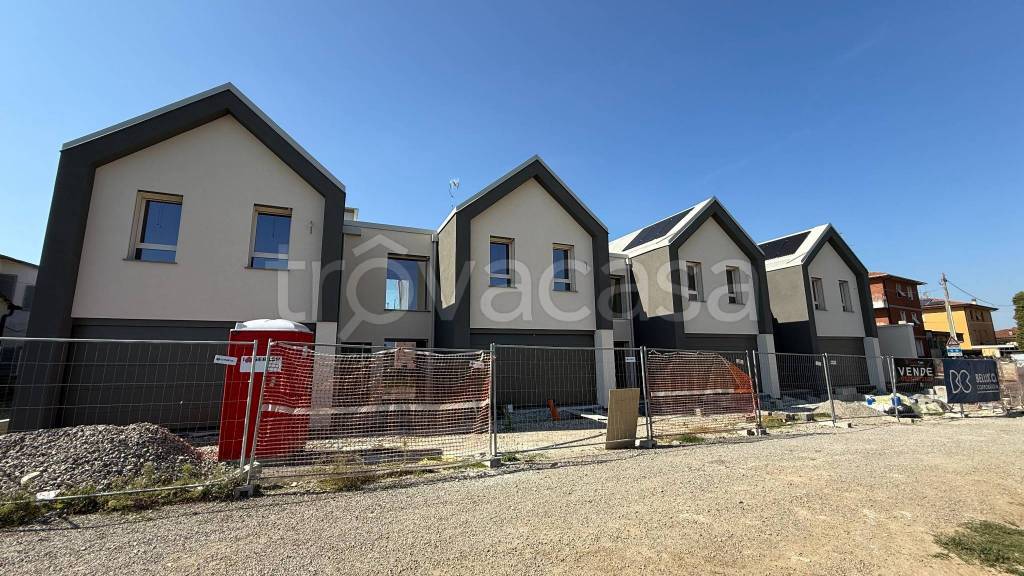 casa indipendente in vendita a Montechiarugolo in zona Piazza
