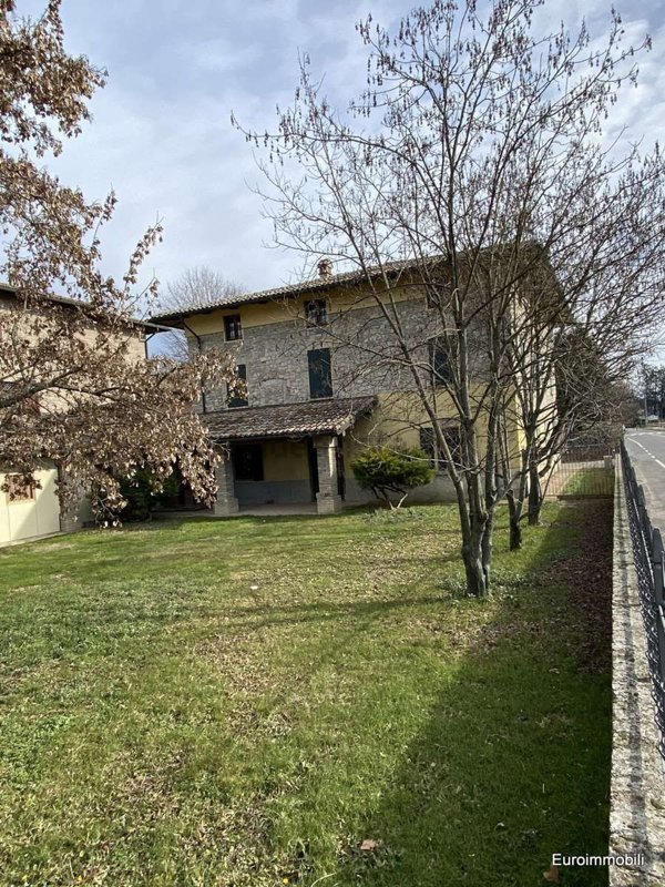 casa indipendente in vendita a Montechiarugolo in zona Basilicanova