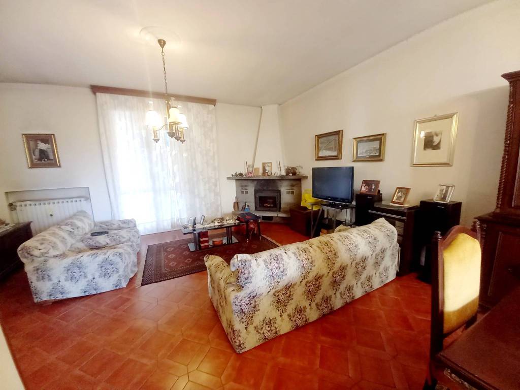 casa indipendente in vendita a Montechiarugolo in zona Basilicagoiano
