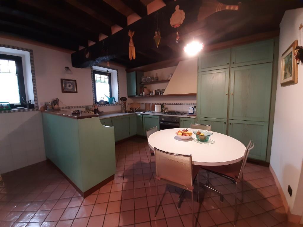 casa indipendente in vendita a Montechiarugolo in zona Basilicagoiano