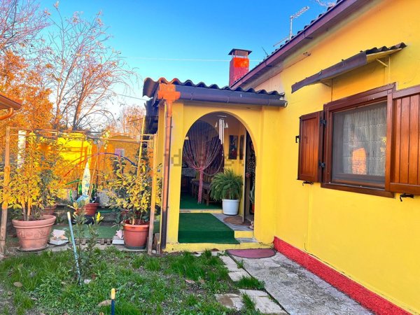 casa indipendente in vendita a Montechiarugolo