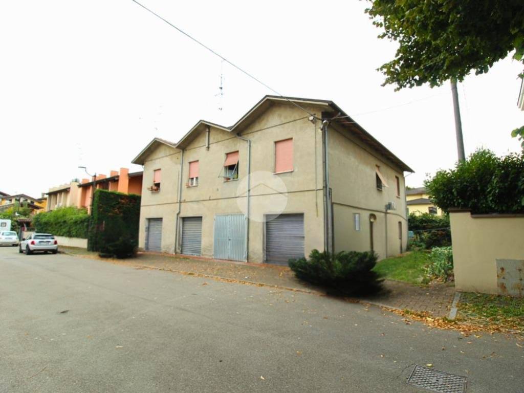 appartamento in vendita a Montechiarugolo in zona Basilicanova