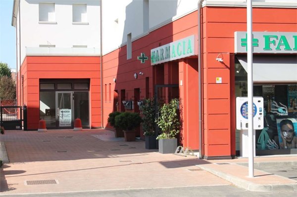 negozio in vendita a Montechiarugolo in zona Basilicanova