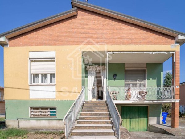 casa indipendente in vendita a Montechiarugolo in zona Basilicanova
