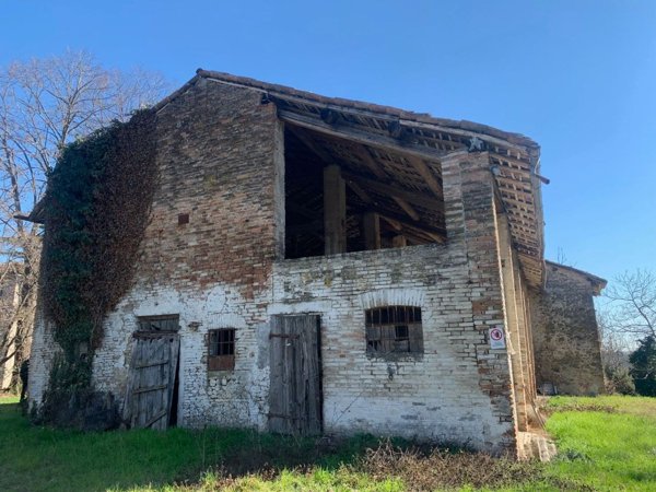 casale in vendita a Montechiarugolo in zona Torretta