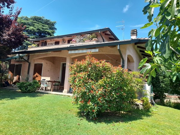 casa indipendente in vendita a Montechiarugolo in zona Basilicanova
