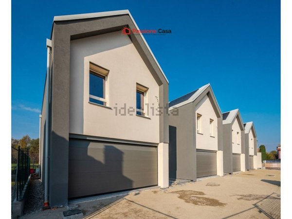 casa indipendente in vendita a Montechiarugolo in zona Piazza